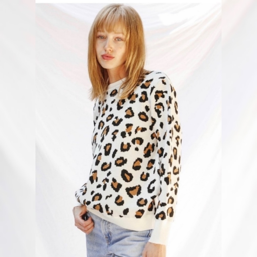 🏷 CLEARANCE! Miss Sparkling Leopard Print Semi Open Back Sweater
